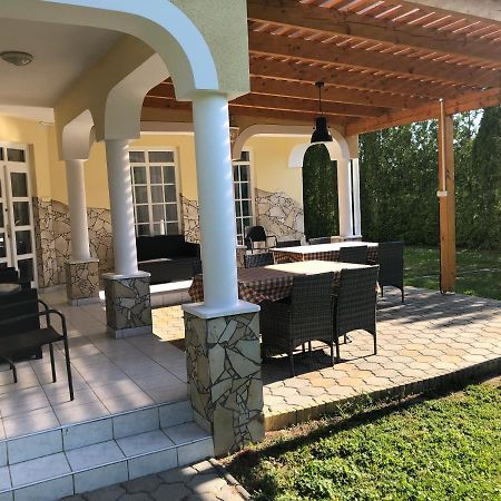 Pacsirta Apartman Ленти Екстериор снимка