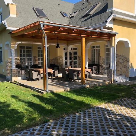 Pacsirta Apartman Ленти Екстериор снимка