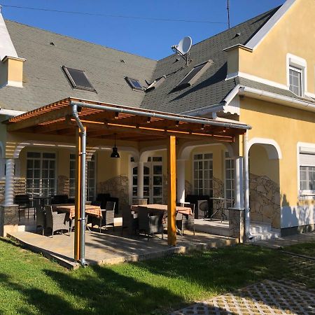 Pacsirta Apartman Ленти Екстериор снимка