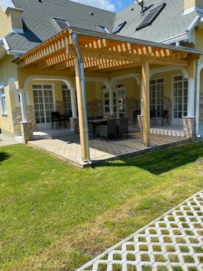 Pacsirta Apartman Ленти Екстериор снимка