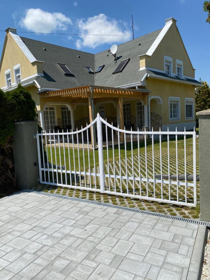 Pacsirta Apartman Ленти Екстериор снимка