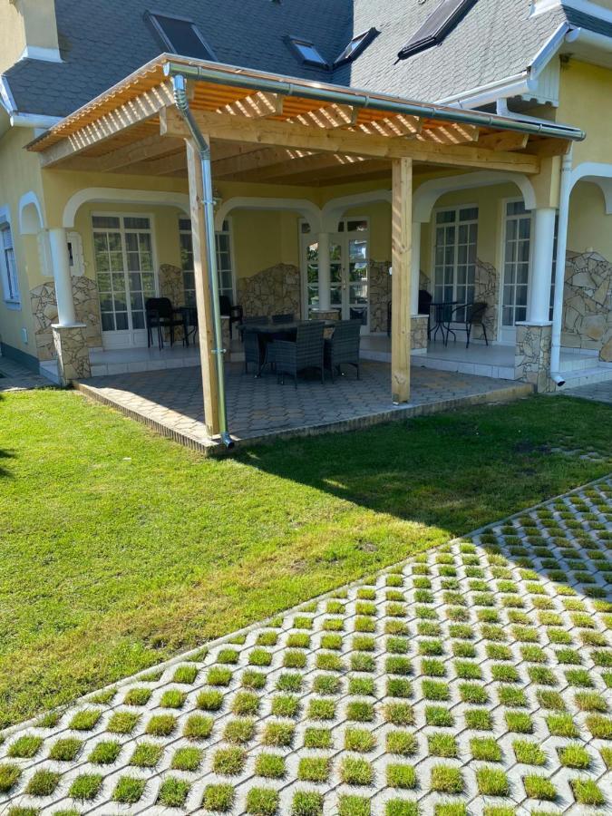 Pacsirta Apartman Ленти Екстериор снимка
