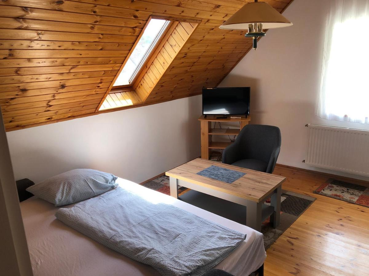 Pacsirta Apartman Ленти Екстериор снимка