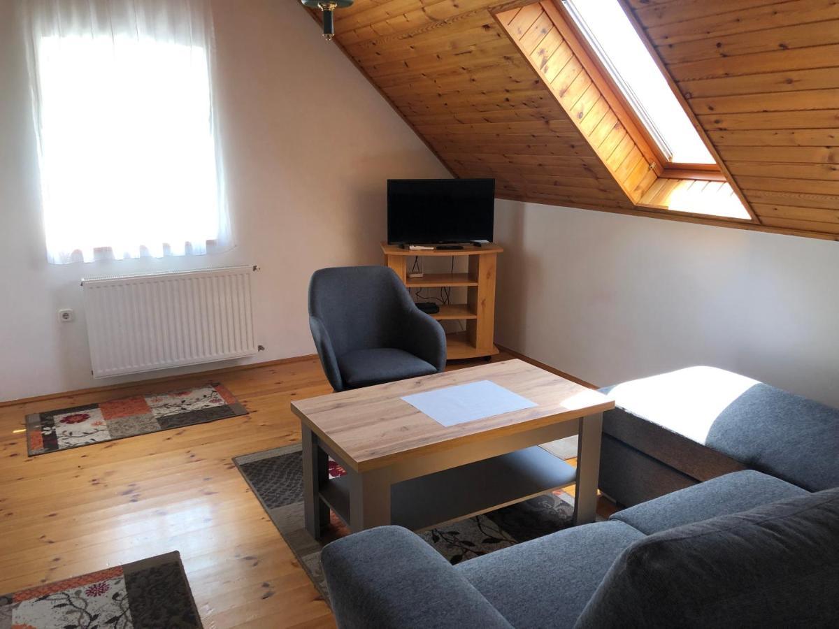 Pacsirta Apartman Ленти Екстериор снимка