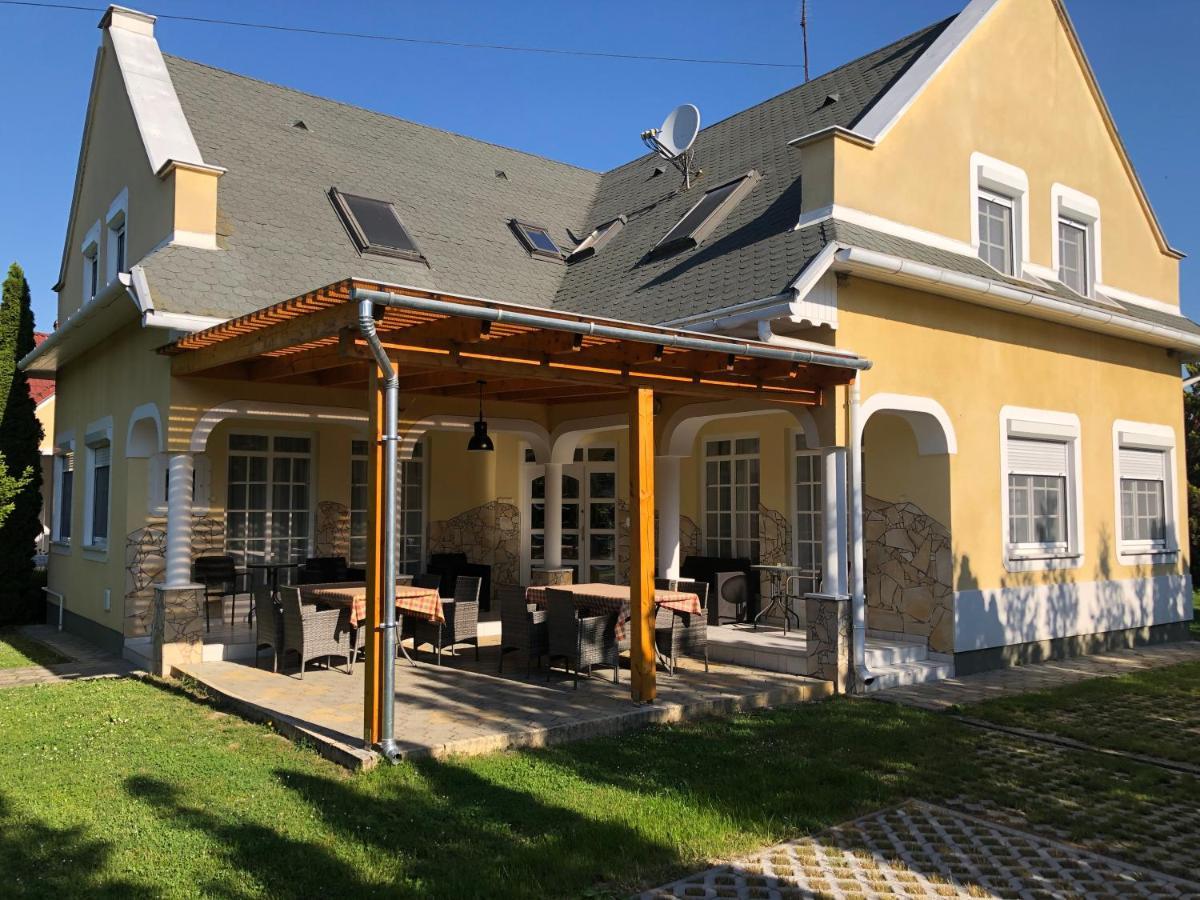 Pacsirta Apartman Ленти Екстериор снимка