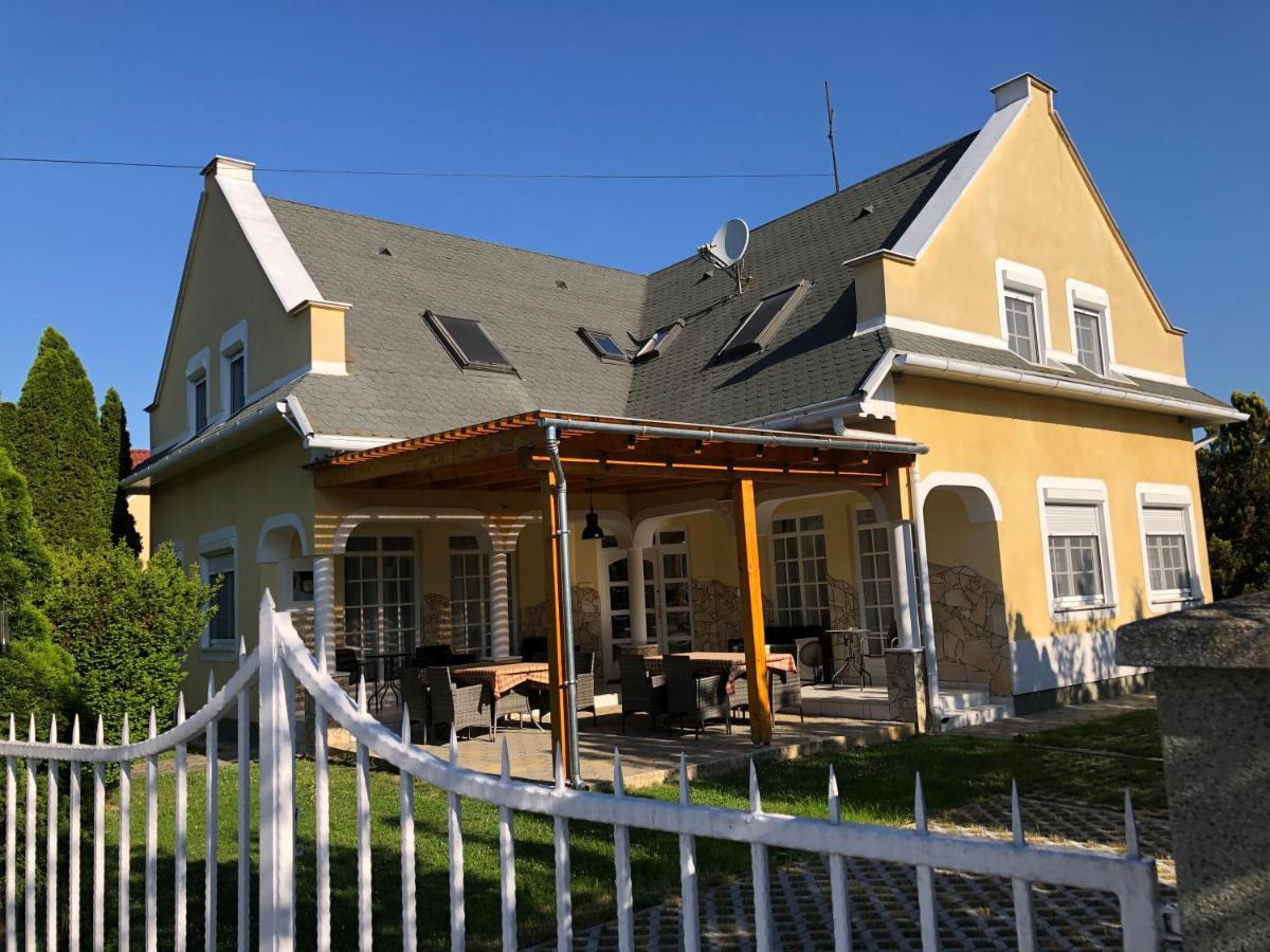 Pacsirta Apartman Ленти Екстериор снимка