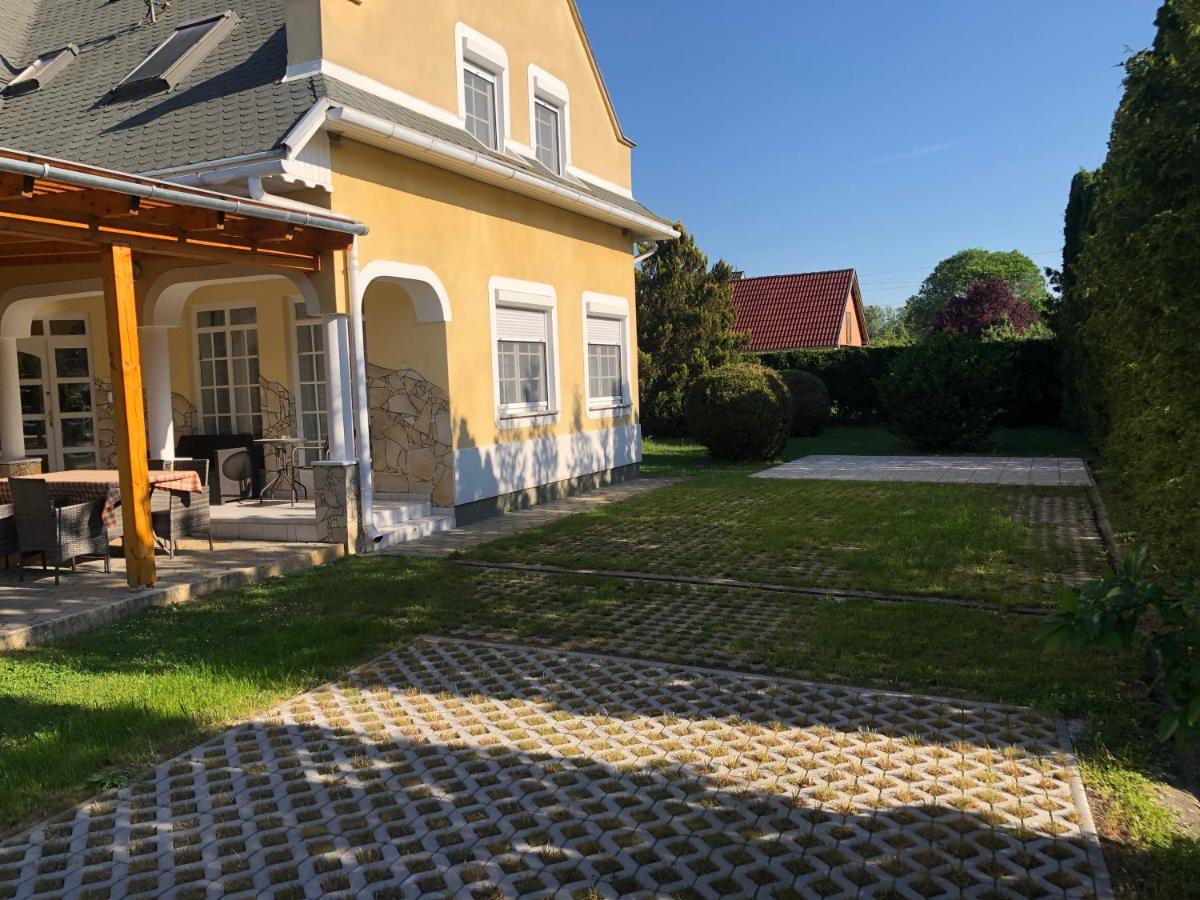 Pacsirta Apartman Ленти Екстериор снимка