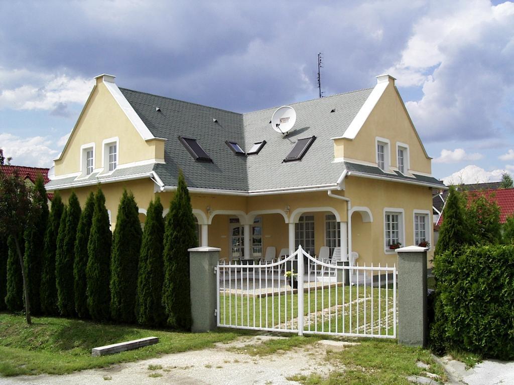 Pacsirta Apartman Ленти Стая снимка