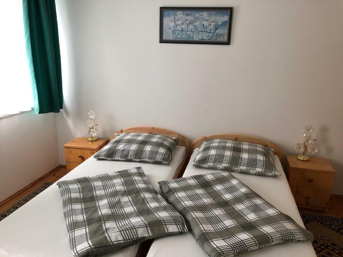 Pacsirta Apartman Ленти Екстериор снимка