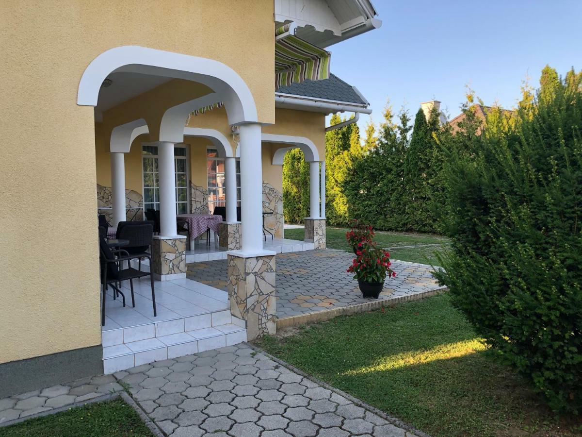 Pacsirta Apartman Ленти Екстериор снимка